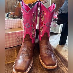 Macie bean boots never worn!